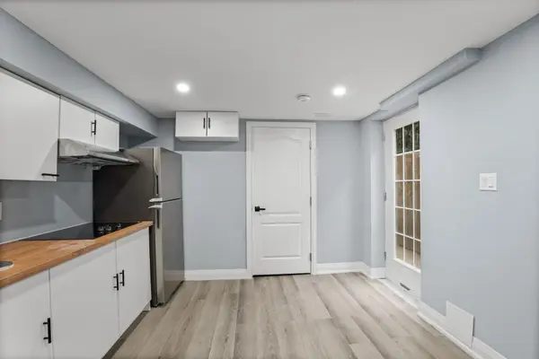 1527 Chiddingstone CIR #(Unit B), Mississauga, ON L5M 3P8