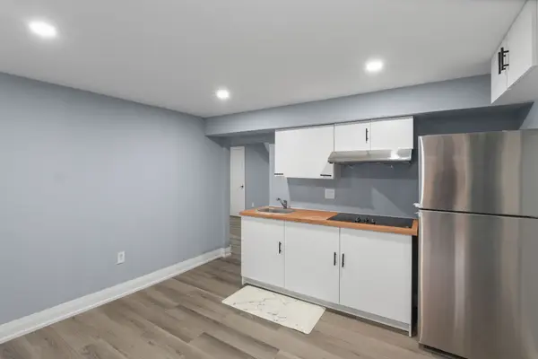 1527 Chiddingstone CIR #(Unit B), Mississauga, ON L5M 3P8