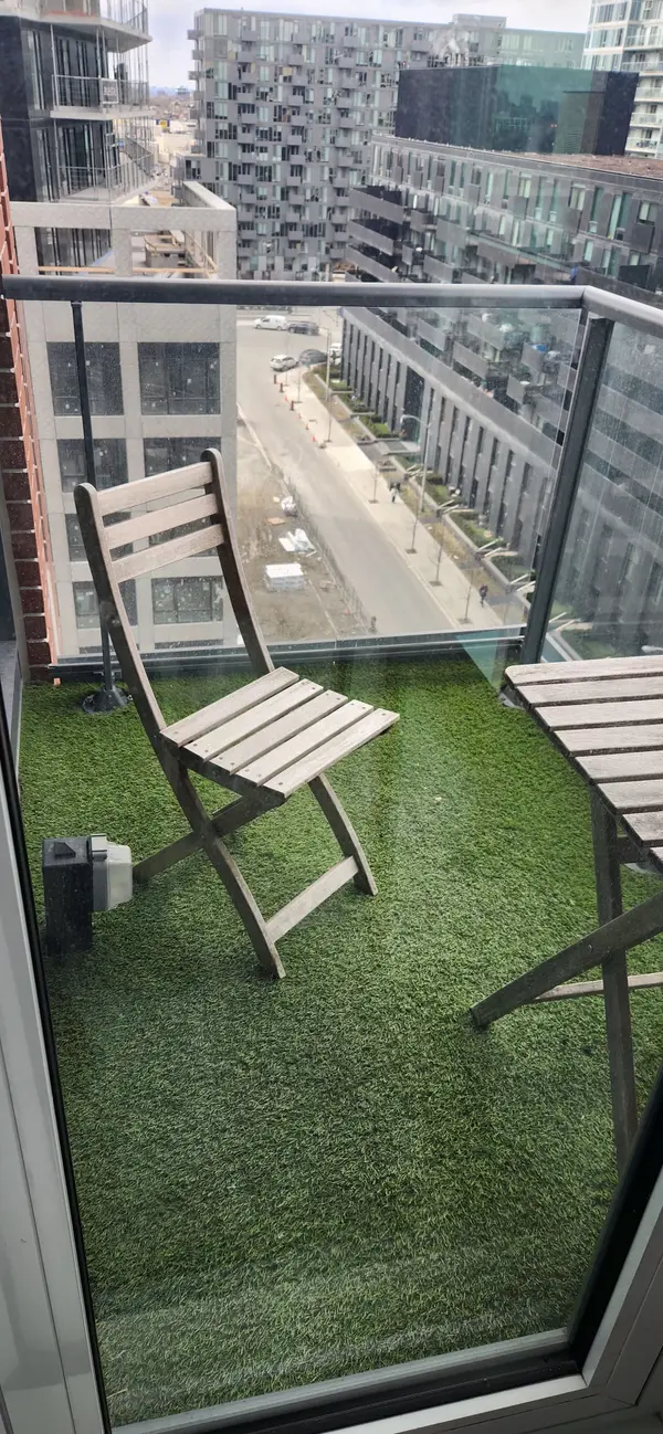 31 Tippett RD #1015, Toronto C06, ON M3H 0C8