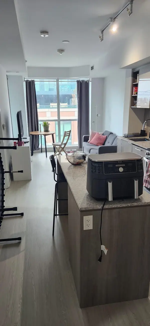 31 Tippett RD #1015, Toronto C06, ON M3H 0C8