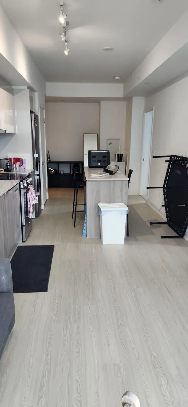 31 Tippett RD #1015, Toronto C06, ON M3H 0C8