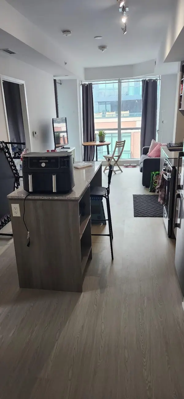 31 Tippett RD #1015, Toronto C06, ON M3H 0C8