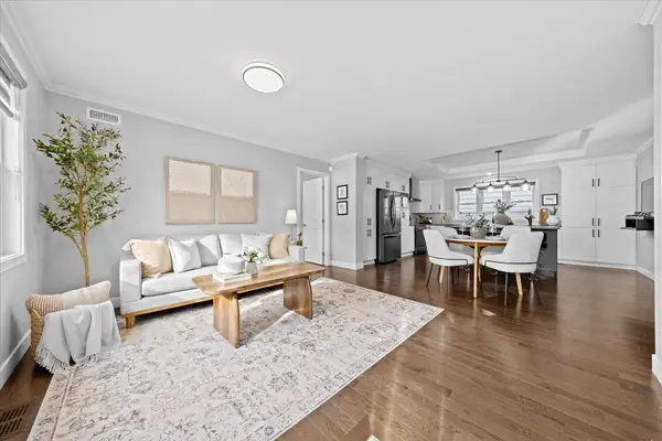 1005 Gold CRES, Britannia Heights - Queensway Terrace N And Area, ON K2B 8C4