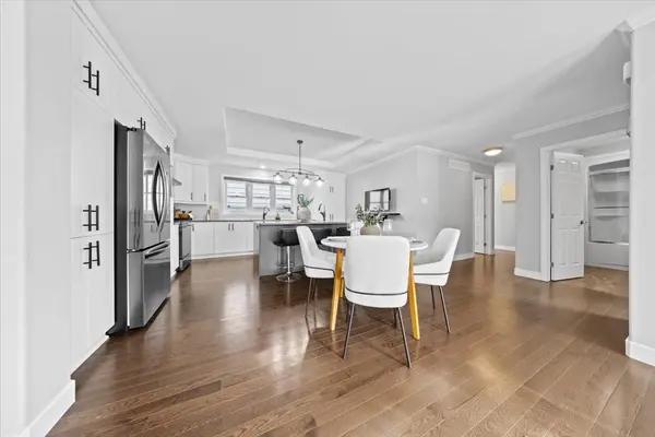 1005 Gold CRES, Britannia Heights - Queensway Terrace N And Area, ON K2B 8C4