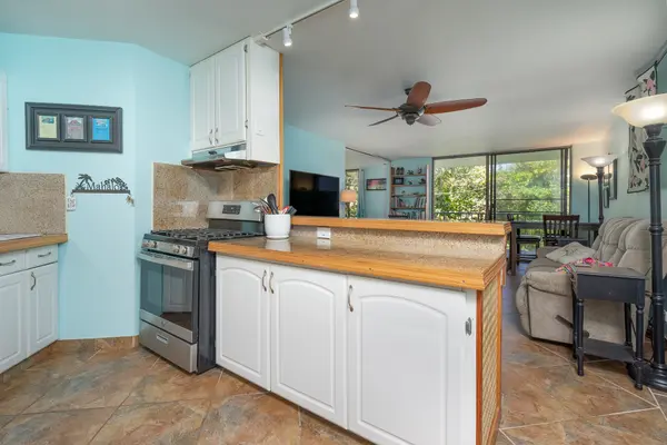 1911 KALANIANAOLE AVE #204, Hilo, HI 96720