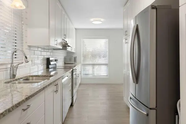 84 Deer Ridge Close SE, Calgary, AB T2J 7C2