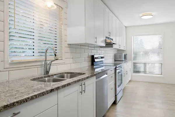 84 Deer Ridge Close SE, Calgary, AB T2J 7C2