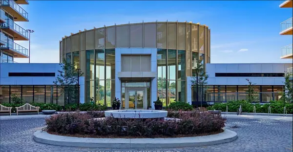 25 Mcmahon DR #PH2105, Toronto C15, ON M2K 0J2