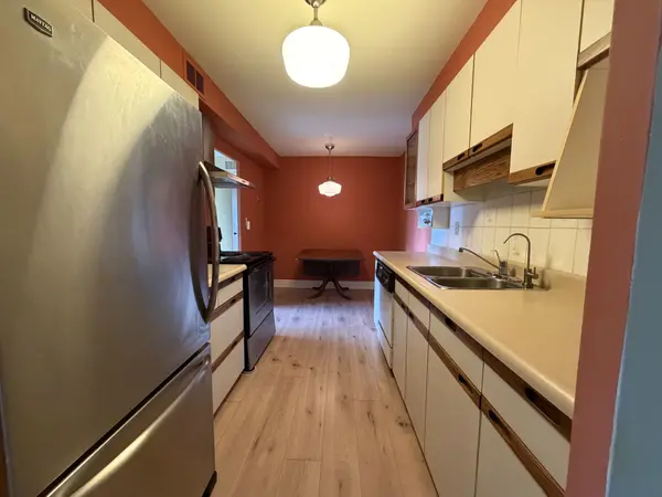 61 Richview RD #1402, Toronto W09, ON M9A 4M8