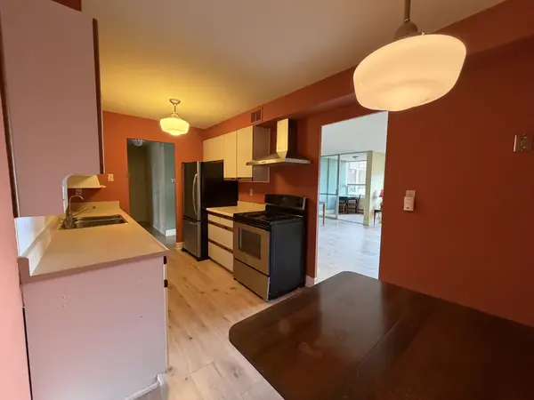 61 Richview RD #1402, Toronto W09, ON M9A 4M8