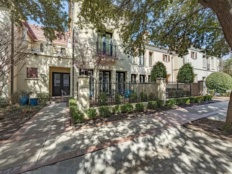 2712 Museum Way, Fort Worth, TX 76107