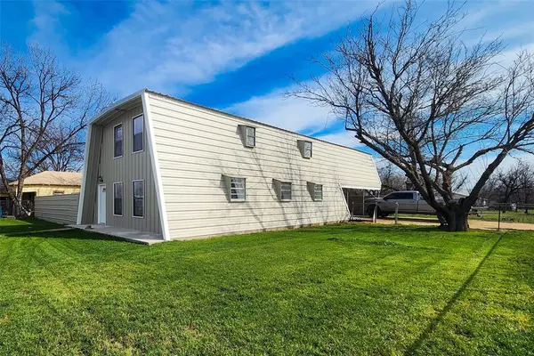 401 E Pierce Street, Winters, TX 79567