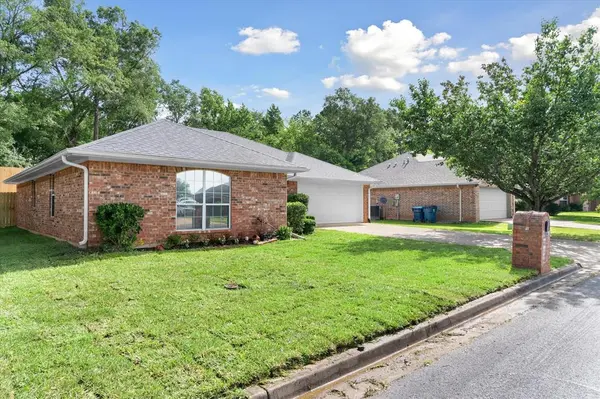 222 Amanda Court, Whitehouse, TX 75791