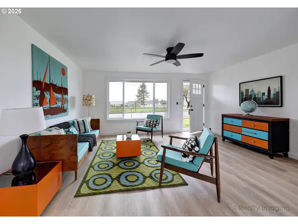 925 N PERSHING ST, Mt Angel, OR 97362