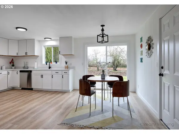 925 N PERSHING ST, Mt Angel, OR 97362