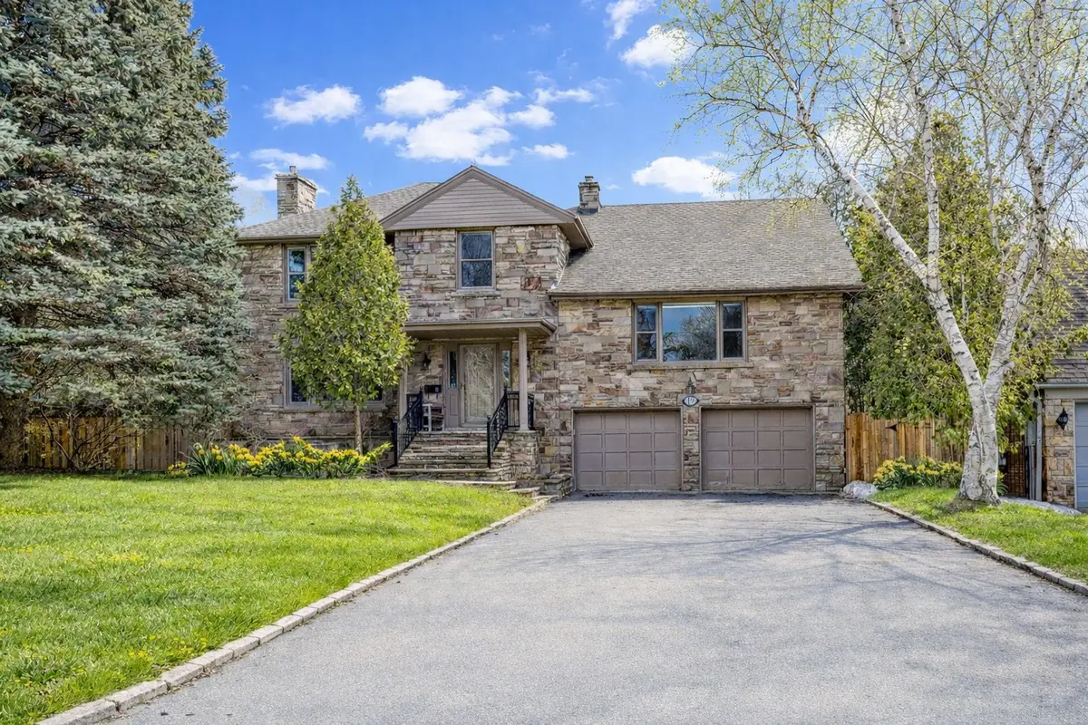 19 Lower Links RD, Toronto C12, ON M2P 1H5