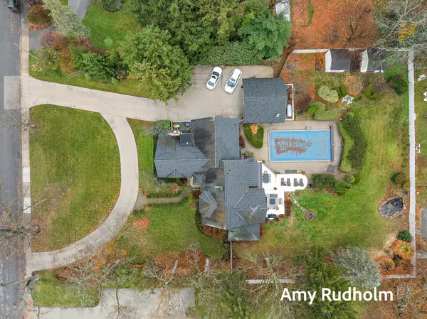 522 E River ST, Spring Lake Vllg, MI 49456