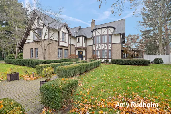 522 E River ST, Spring Lake Vllg, MI 49456