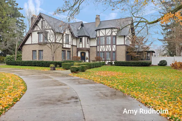 522 E River ST, Spring Lake Vllg, MI 49456