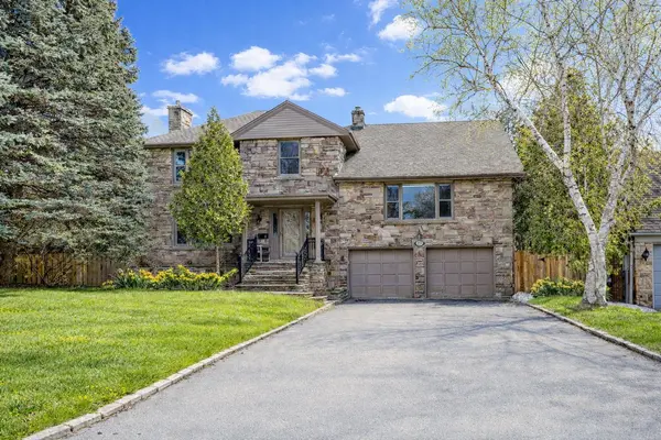 19 Lower Links RD, Toronto C12, ON M2P 1H5