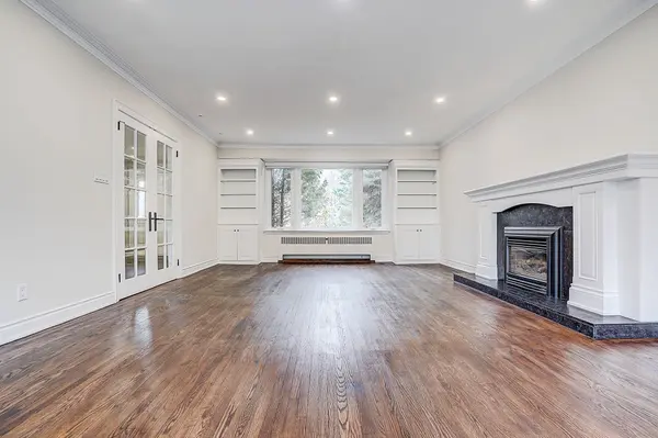 19 Lower Links RD, Toronto C12, ON M2P 1H5