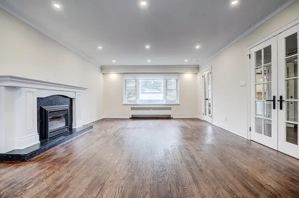 19 Lower Links RD, Toronto C12, ON M2P 1H5