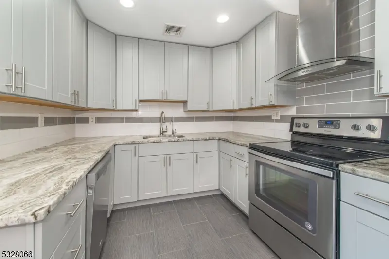 13 Carteret Rd, Hopatcong Boro, NJ 07843