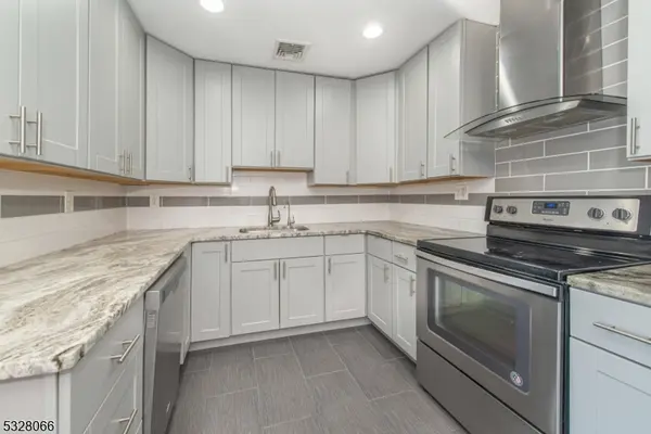 13 Carteret Rd, Hopatcong Boro, NJ 07843