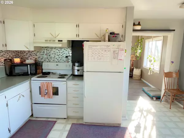 Roseburg, OR 97470,124 NE WEST AVE