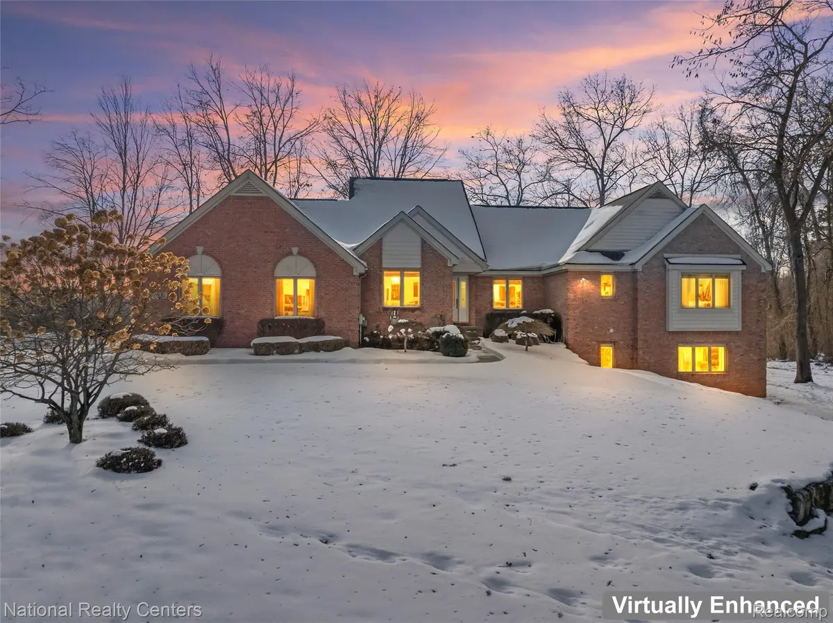 2021 Serenity WAY, Commerce Charter Township, MI 48390