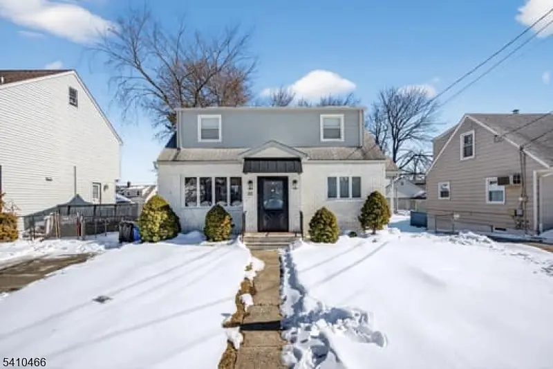 88 Harrington Rd, Clifton City, NJ 07012