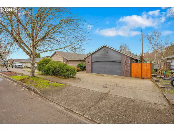 Mc Minnville, OR 97128,811 NW MEADOWS DR