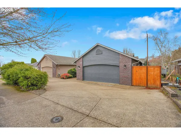 Mc Minnville, OR 97128,811 NW MEADOWS DR