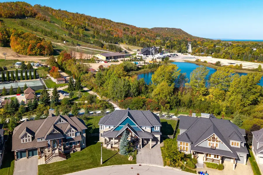 173 National DR, Blue Mountains, ON L9Y 0B5