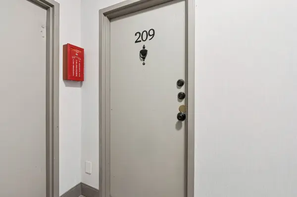 1210 Radom ST #209, Pickering, ON L1W 2Z3