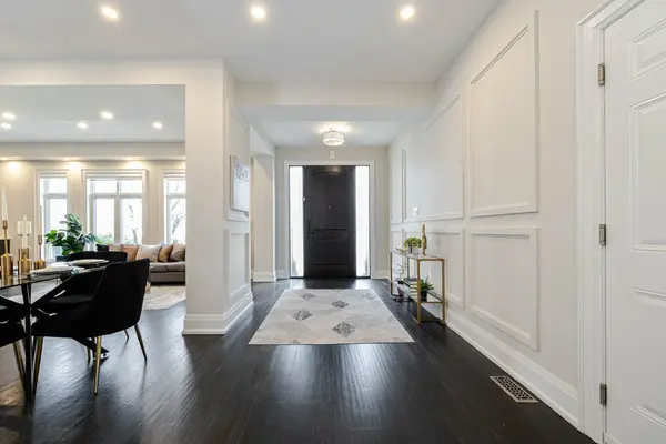 427 Pinegrove RD, Oakville, ON L6K 2B6