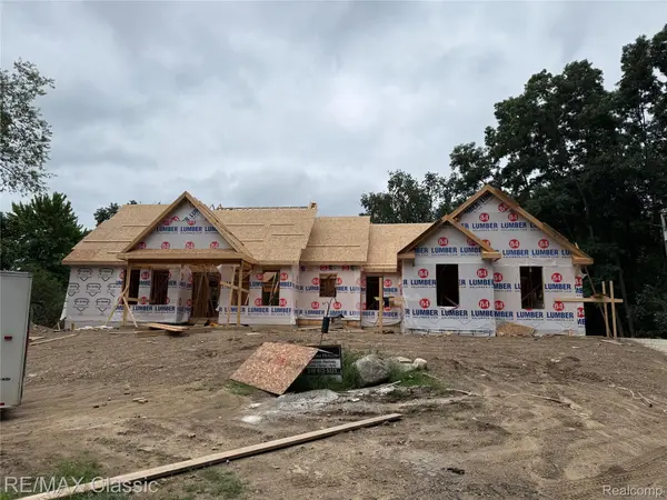 2323 Canterwood, Highland Twp, MI 48357