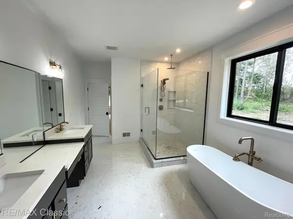 2323 Canterwood, Highland Twp, MI 48357