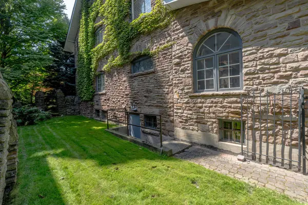 287 RUSSELL HILL RD, Toronto C02, ON M4V 2T5