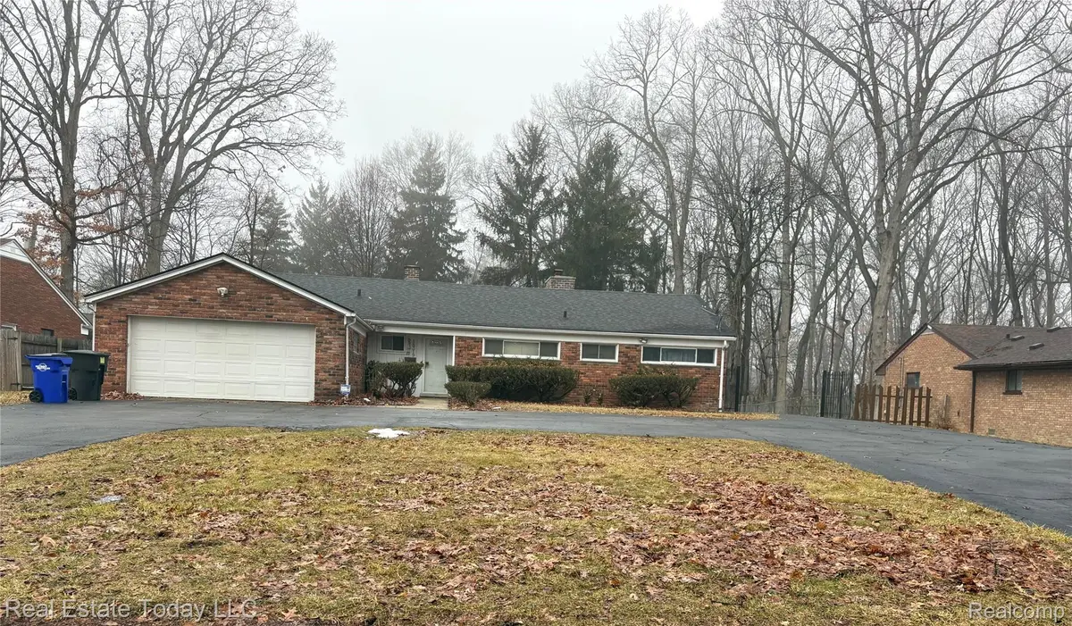 18319 McIntyre ST, Detroit, MI 48219