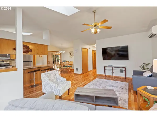 1420 SW FAIRWAY DR, Waldport, OR 97394