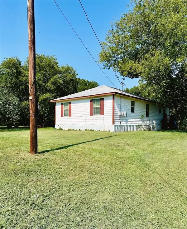 300 SW 3rd Street, Hubbard, TX 76648