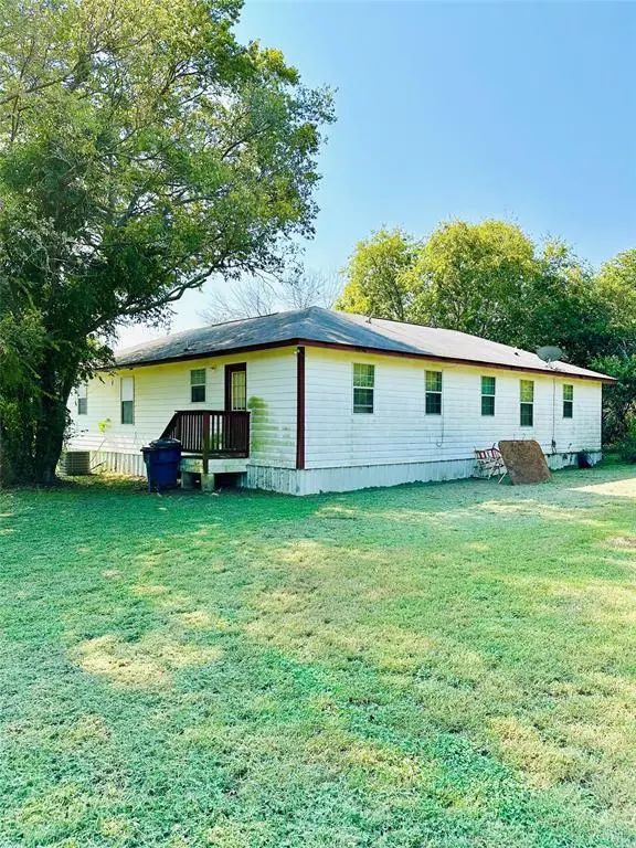 300 SW 3rd Street, Hubbard, TX 76648