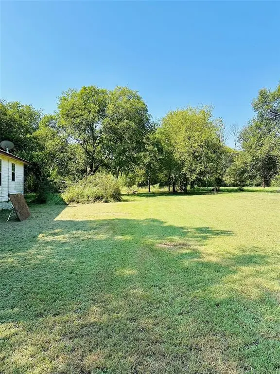 300 SW 3rd Street, Hubbard, TX 76648