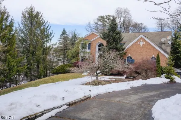 18 Tree Top Ln, Chatham Twp., NJ 07928