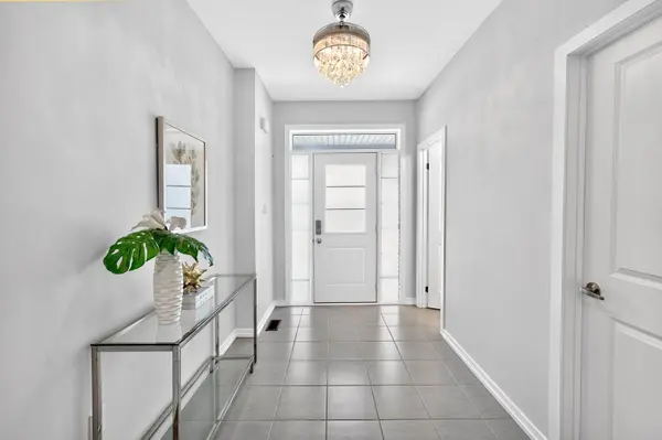 73 Jim Mortson DR, East Gwillimbury, ON L9N 0R8