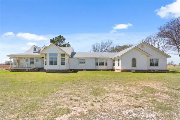 596 County Road 3425, Clifton, TX 76634
