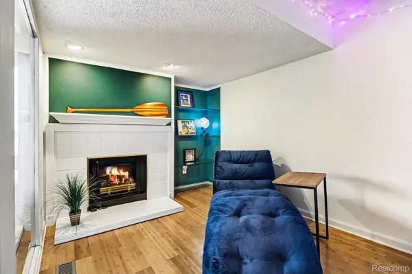 855 Cliffs DR #303C, Ypsilanti Charter Township, MI 48198