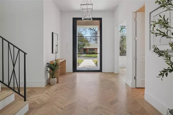 Dallas, TX 75209,6929 Robin Road