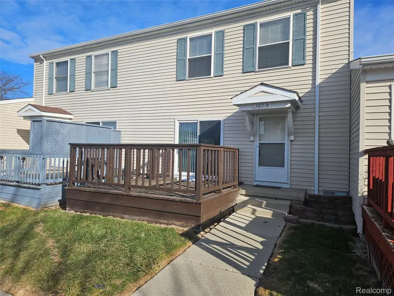 28219 Raleigh Crescent DR, Chesterfield Township, MI 48051